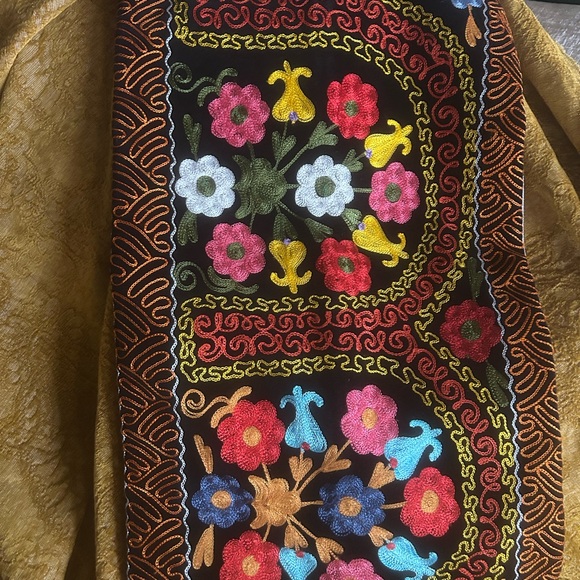 Fabulous Embroidered Pillow Cover, Bright Multicolor & Black Velvet. 15.5 x 25.5 - Picture 3 of 9